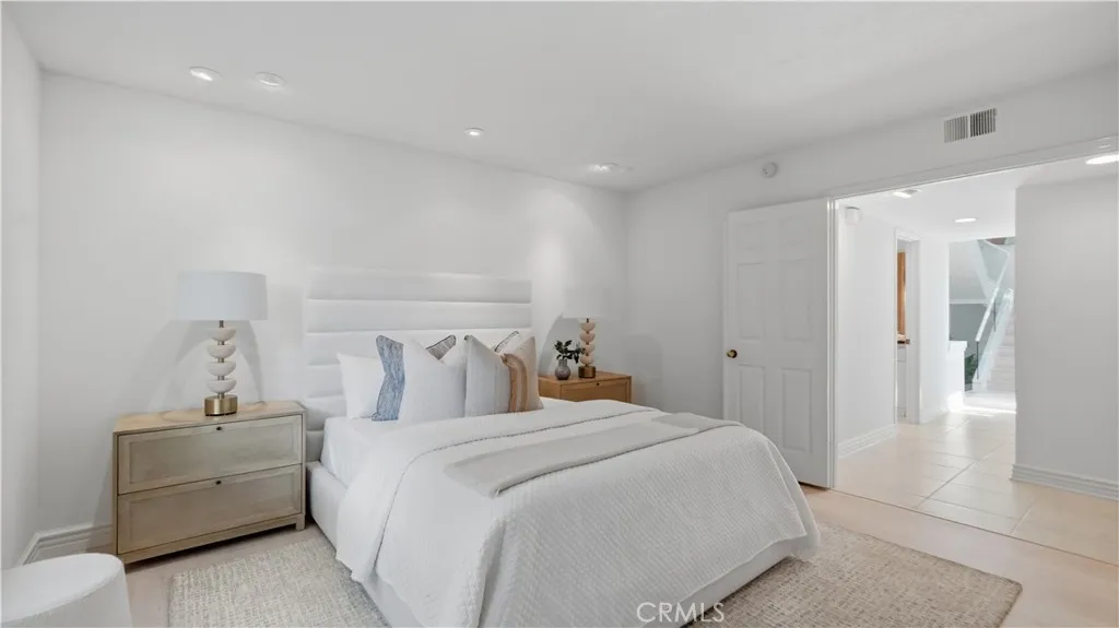 31 Saint Tropez, Newport Beach, California 92660 home-pic-35