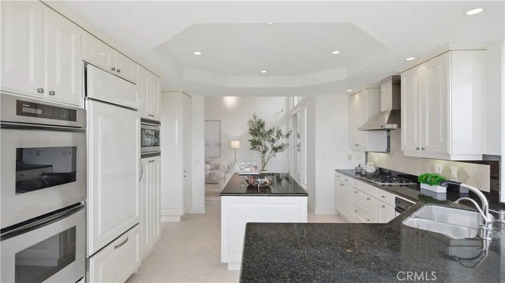 31 Saint Tropez, Newport Beach, California 92660 home-pic-13