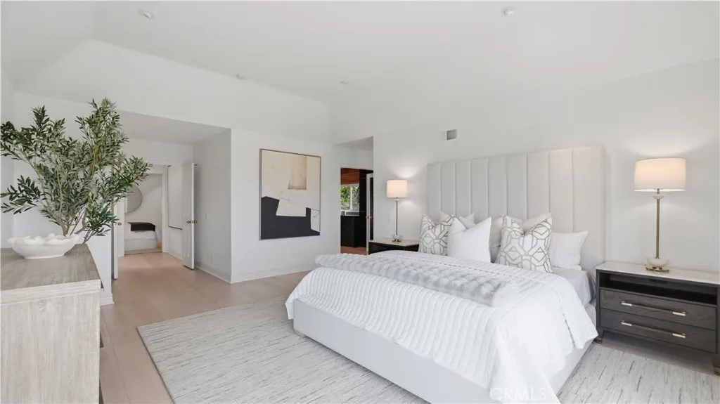 31 Saint Tropez, Newport Beach, California 92660 home-pic-28