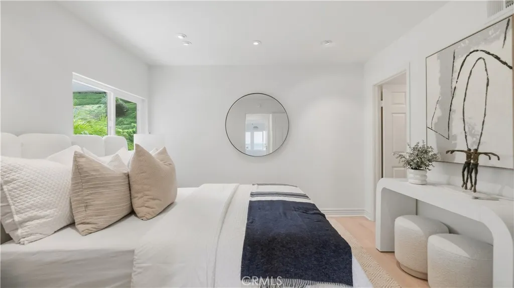 31 Saint Tropez, Newport Beach, California 92660 home-pic-36