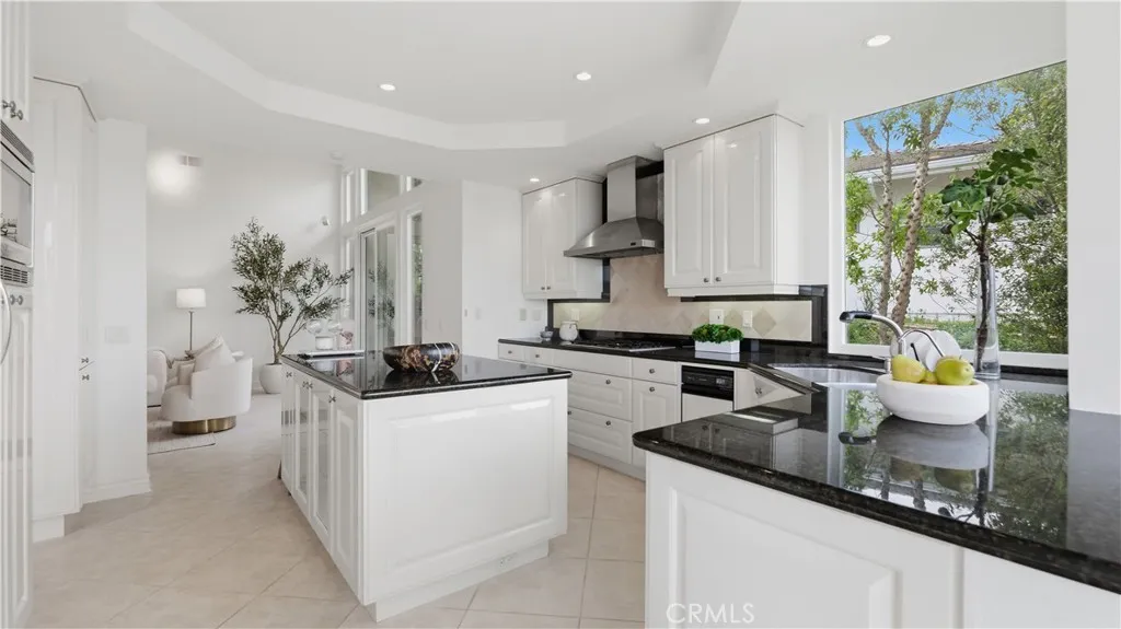 31 Saint Tropez, Newport Beach, California 92660 home-pic-14
