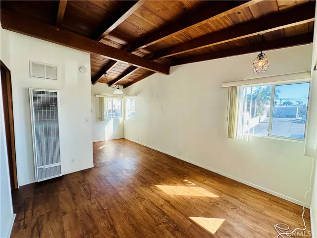 Living room to dining area