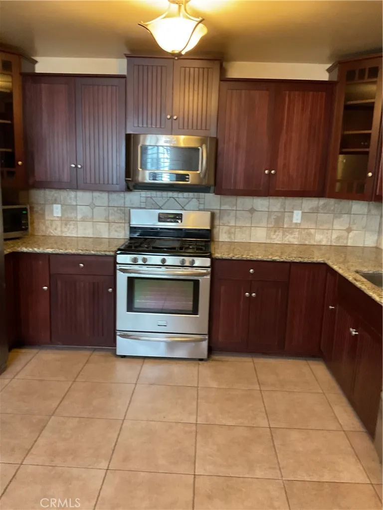 1627 W 65th Street, Los Angeles, California 90047 home-pic-3