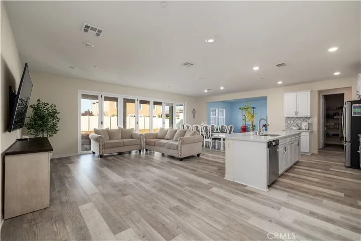 Open concept family room/kitchen