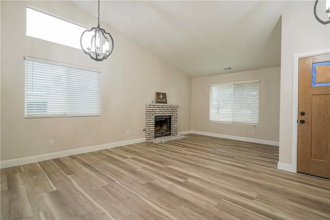 19228 Live Oak, Hesperia, California 92345 home-pic-10