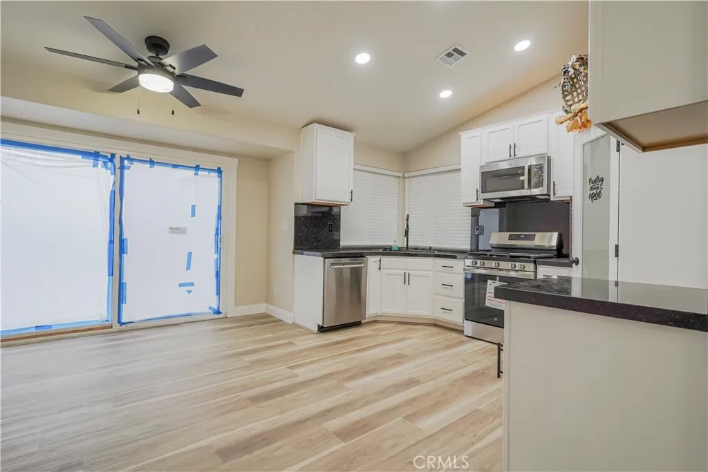 19228 Live Oak, Hesperia, California 92345 home-pic-11