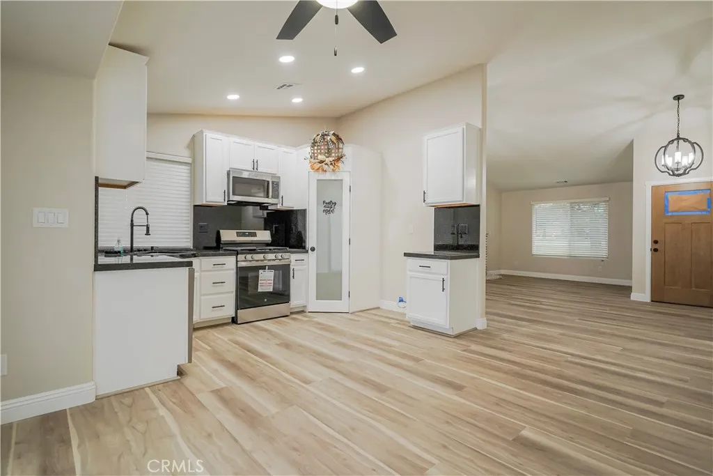 19228 Live Oak, Hesperia, California 92345 home-pic-13