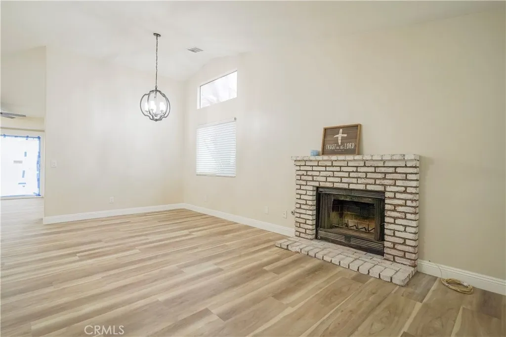19228 Live Oak, Hesperia, California 92345 home-pic-7