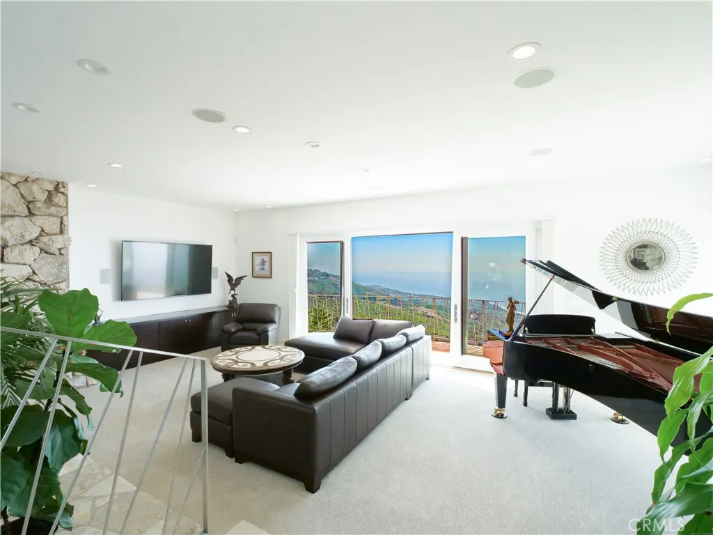 43 Oceanaire Drive, Rancho Palos Verdes, California 90275 home-pic-9