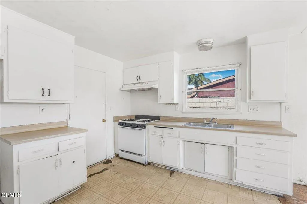 1820 Claremont Drive, Oxnard, California 93035 home-pic-8