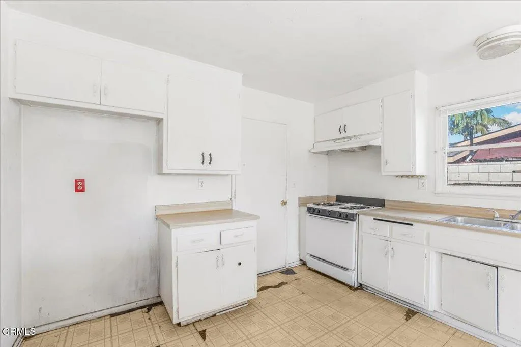 1820 Claremont Drive, Oxnard, California 93035 home-pic-9