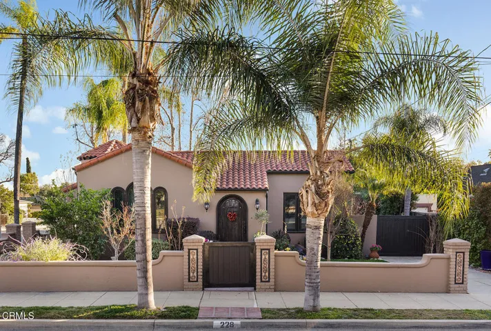 228 Oaks Ave 003-mls