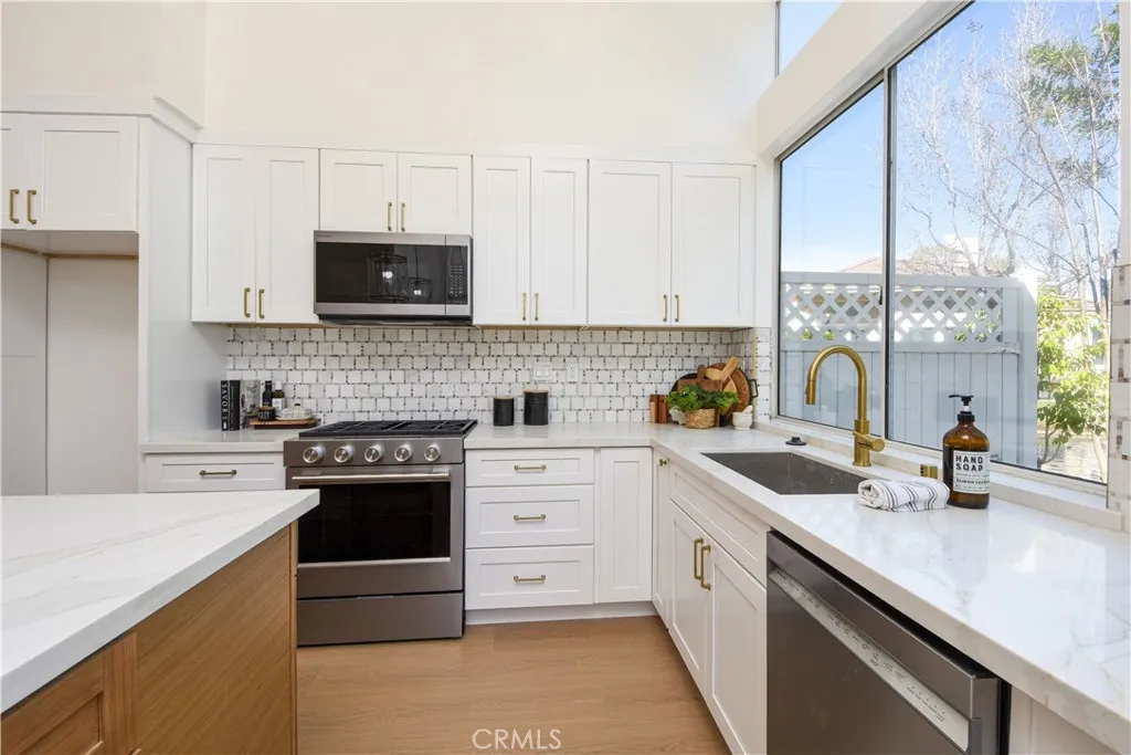 38749 Muirfield Drive, Murrieta, California 92562 home-pic-10