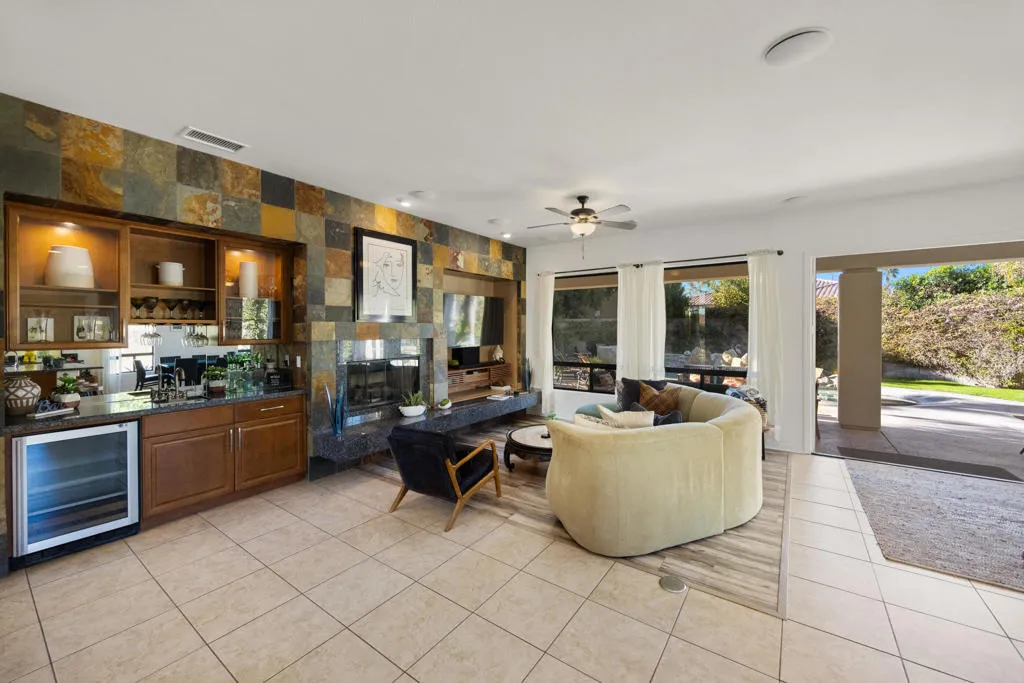 81084 Falling Leaf Court, Indio, California 92201 home-pic-8
