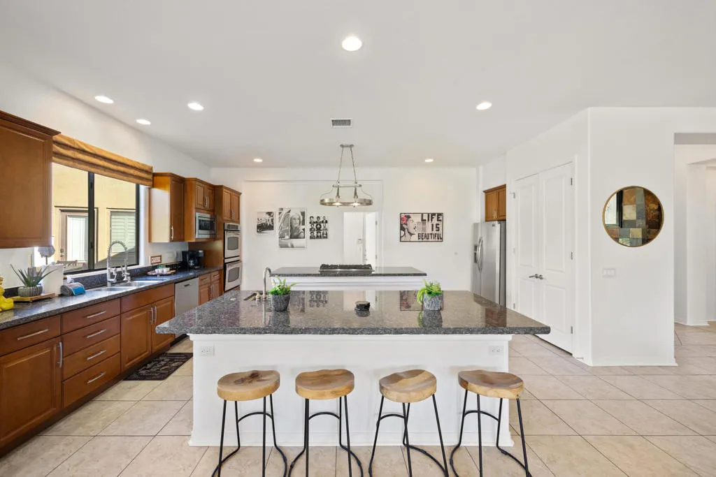 81084 Falling Leaf Court, Indio, California 92201 home-pic-12