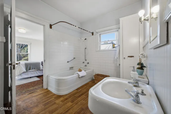 1F Full Bath