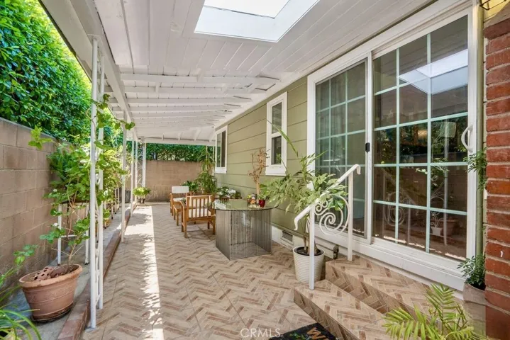 7128 Mammoth Avenue, Van Nuys, California 91405