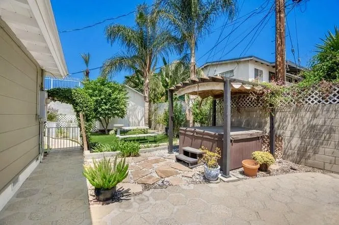 7128 Mammoth Avenue, Van Nuys, California 91405