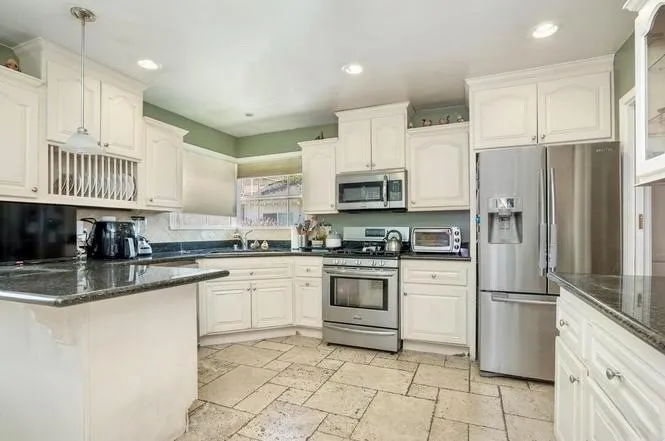 7128 Mammoth Avenue, Van Nuys, California 91405