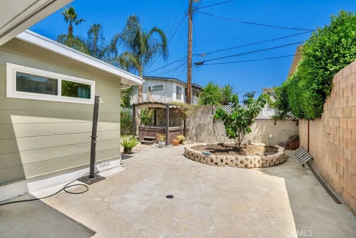 7128 Mammoth Avenue, Van Nuys, California 91405