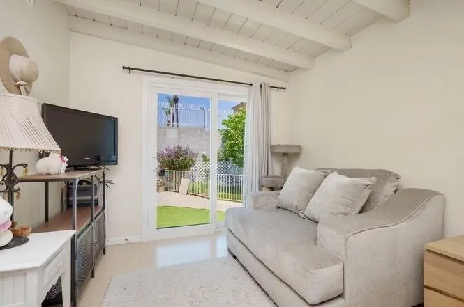 7128 Mammoth Avenue, Van Nuys, California 91405