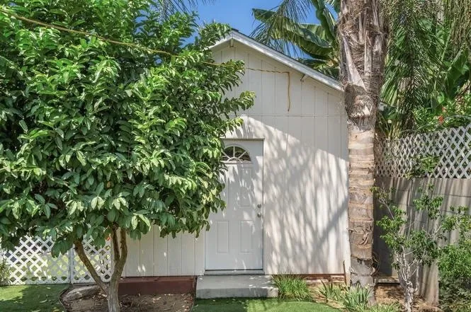 7128 Mammoth Avenue, Van Nuys, California 91405