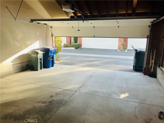 (2-car Garage)