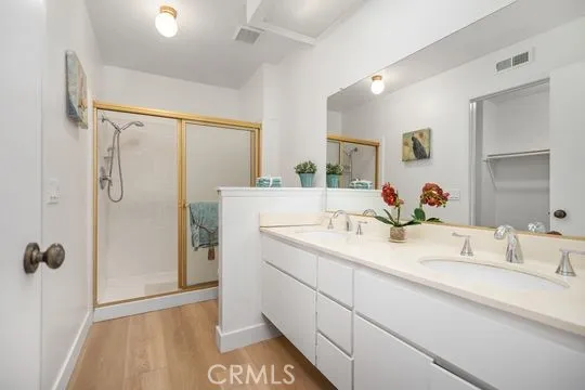 Dual sinks, Shower/Tub and Closet