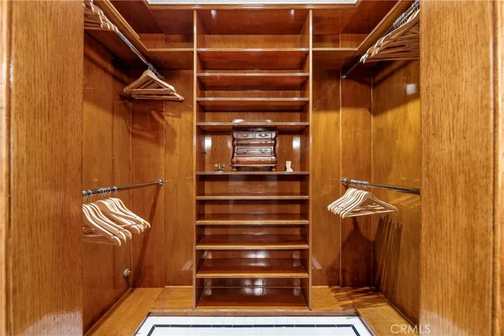 Walk-in Closet