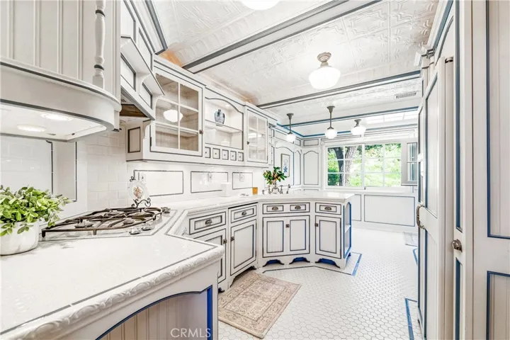 2074 Meadow View Lane, Costa Mesa, California 92627