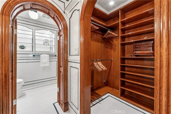 Walk-in Closet