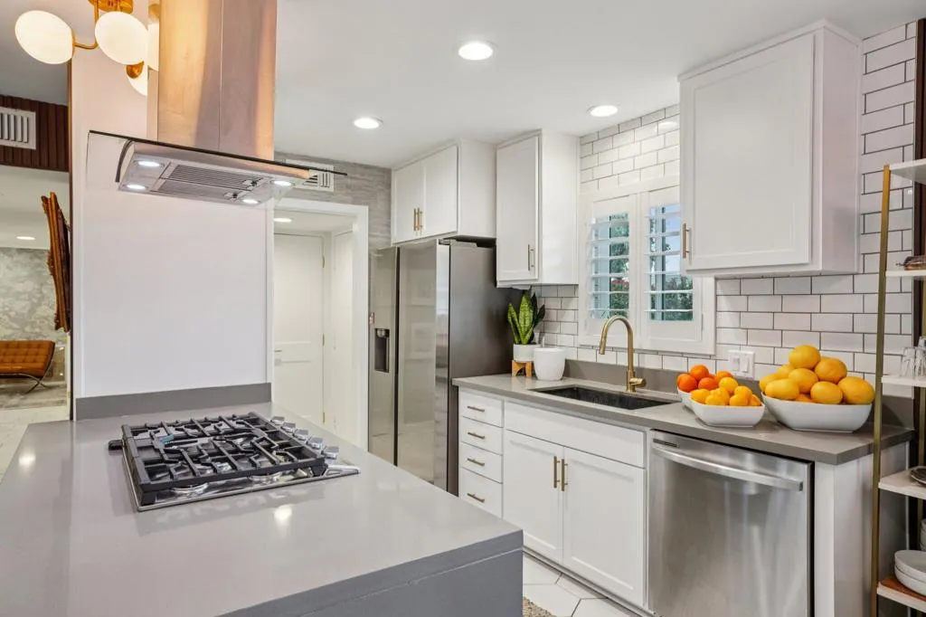 Cooktop, Sink