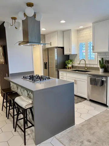 Breakfast Bar/Cooktop