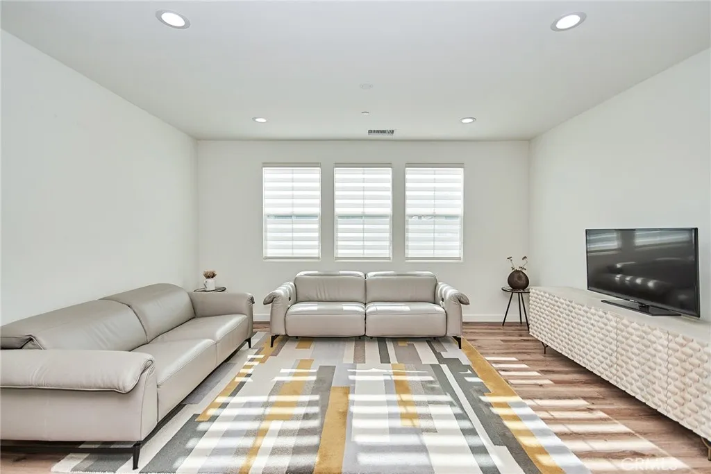 250 W Via Presido 105, Ontario, California 91762 home-pic-14