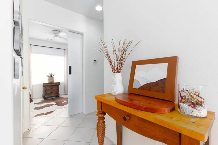 AGREP-5  Alt="glastenbury-corridor"