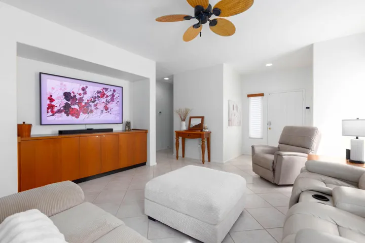 AGREP-10  Alt="glastenbury-family-room-3