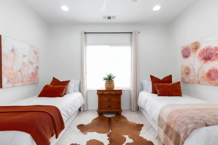 AGREP-2 Alt=" Alt="glastenbury-guest-bed