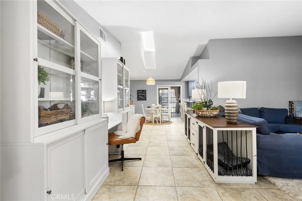 12659 Meadbury Drive, Moreno Valley, California 92553 home-pic-8