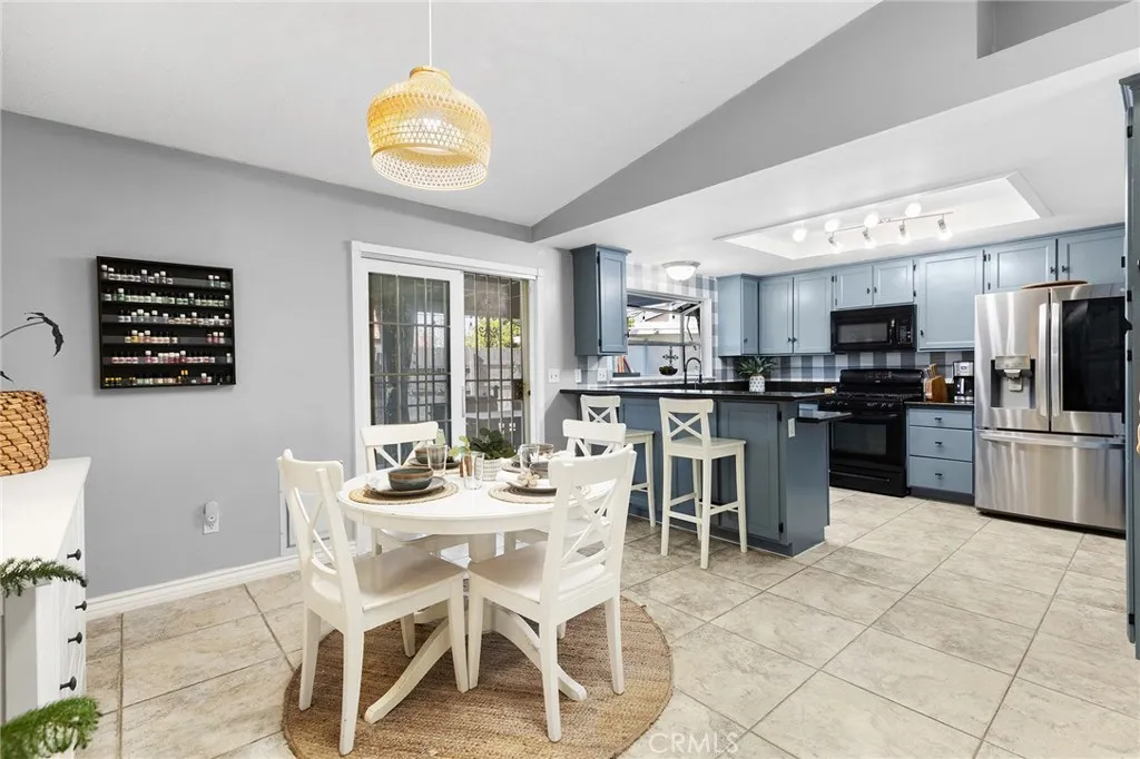 12659 Meadbury Drive, Moreno Valley, California 92553 home-pic-14