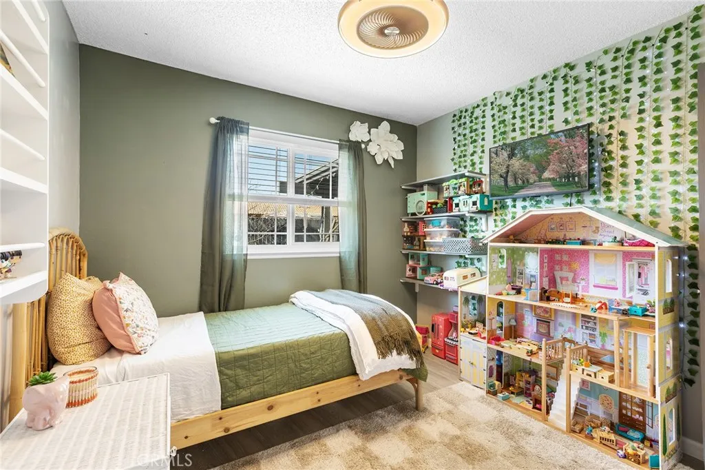 12659 Meadbury Drive, Moreno Valley, California 92553 home-pic-28