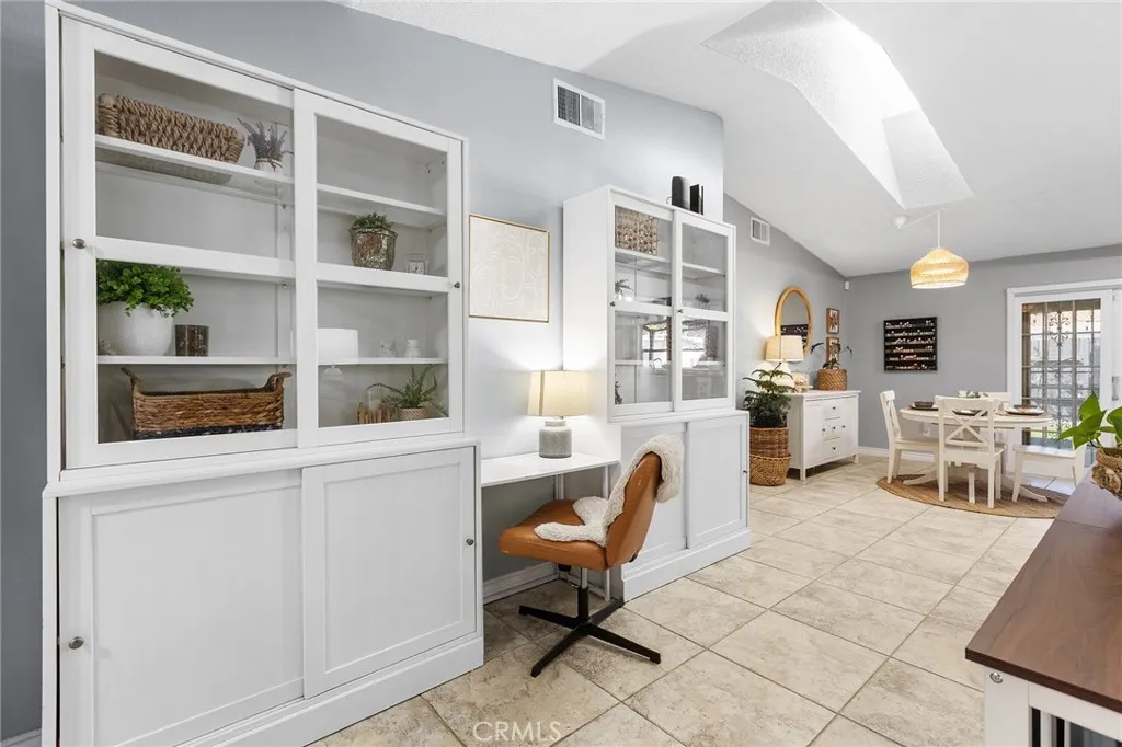 12659 Meadbury Drive, Moreno Valley, California 92553 home-pic-10
