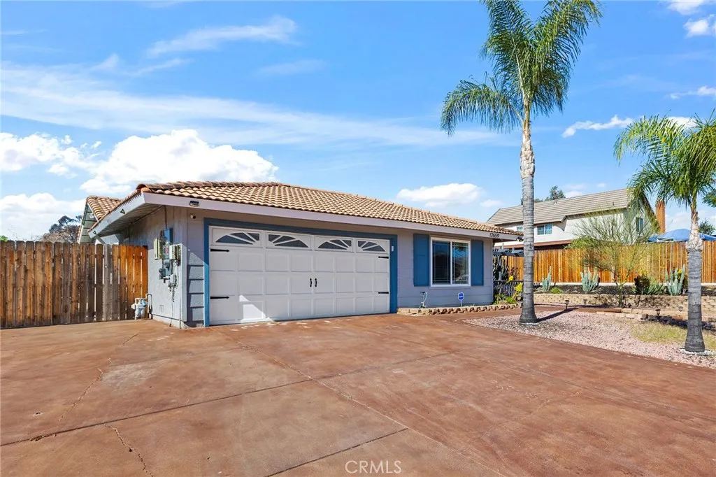 12659 Meadbury Drive, Moreno Valley, California 92553 home-pic-4