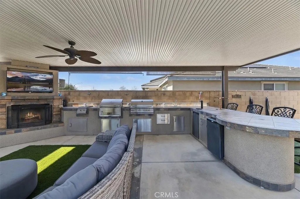 11938 Nuthatch Court, Jurupa Valley, California 91752 home-pic-8