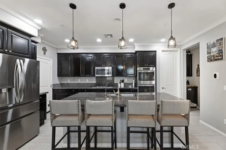 Expansive kitchen