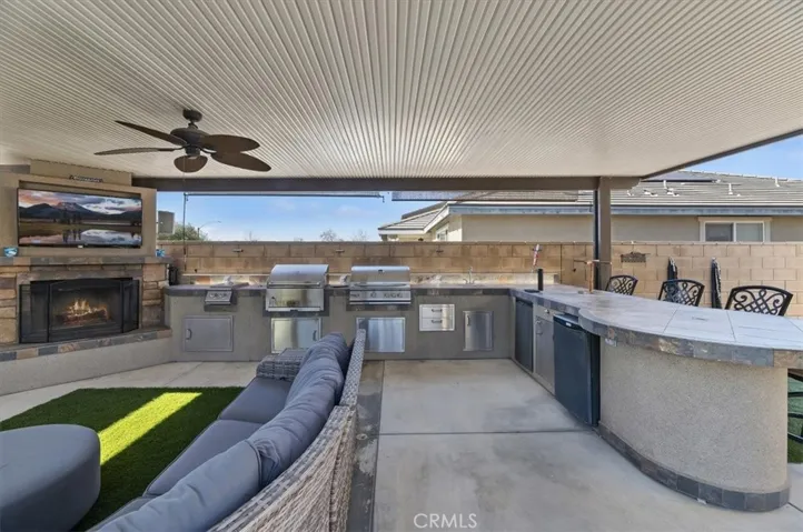 Built-in barbecue with all the amenities