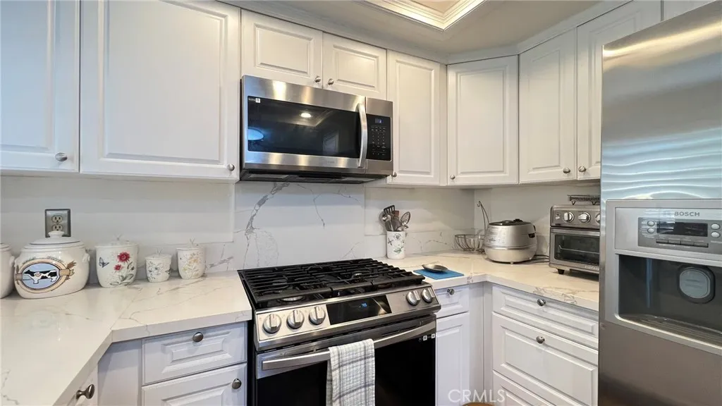 306 E Thornton, Hemet, California 92543 home-pic-10