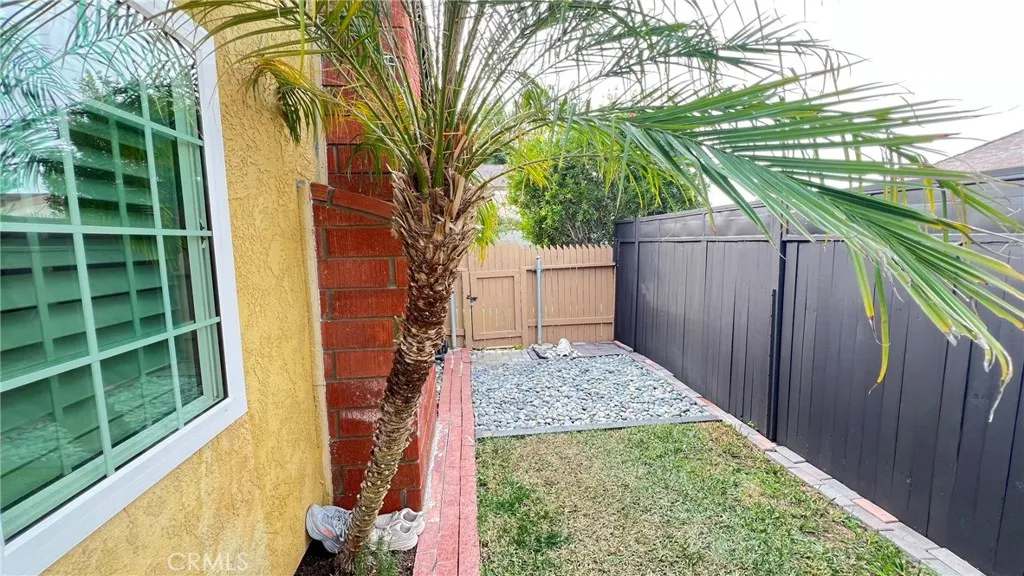 306 E Thornton, Hemet, California 92543 home-pic-21