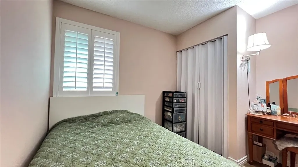 306 E Thornton, Hemet, California 92543 home-pic-15