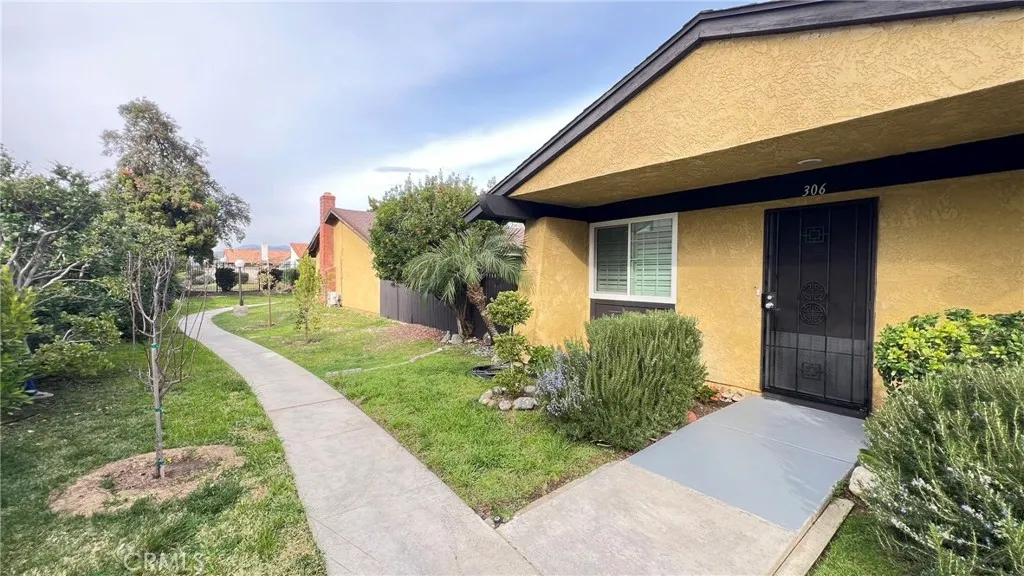 306 E Thornton, Hemet, California 92543 home-pic-23