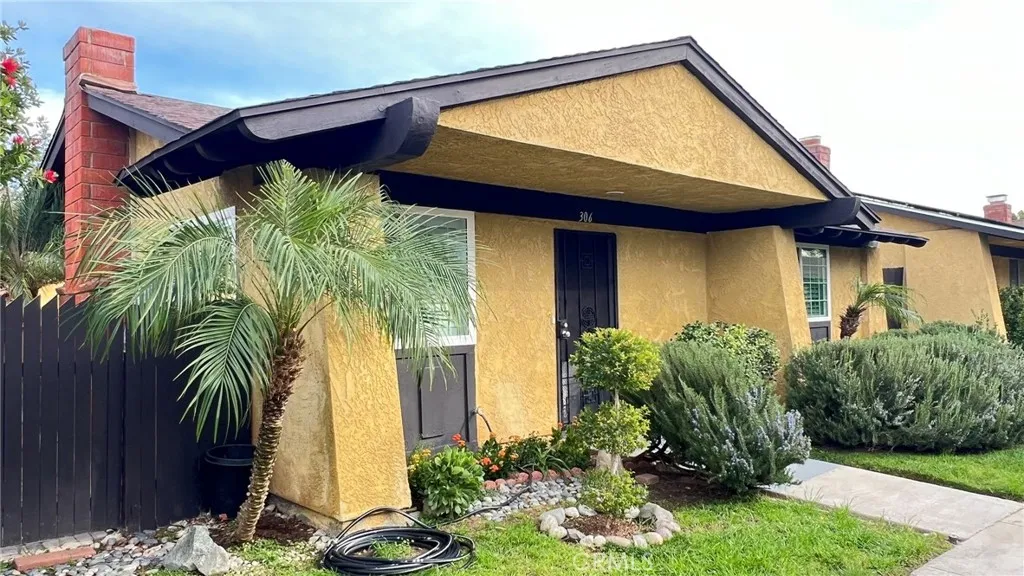 306 E Thornton, Hemet, California 92543 home-pic-2